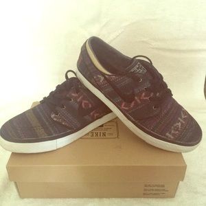 Stefan Janoski “Hacky sack”